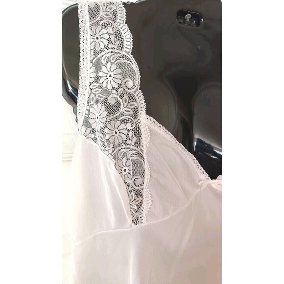 Bali Camisole Top Size 36 White Antron Nylon Lace Trim Satin Lingerie Vintage - Picture 6 of 7